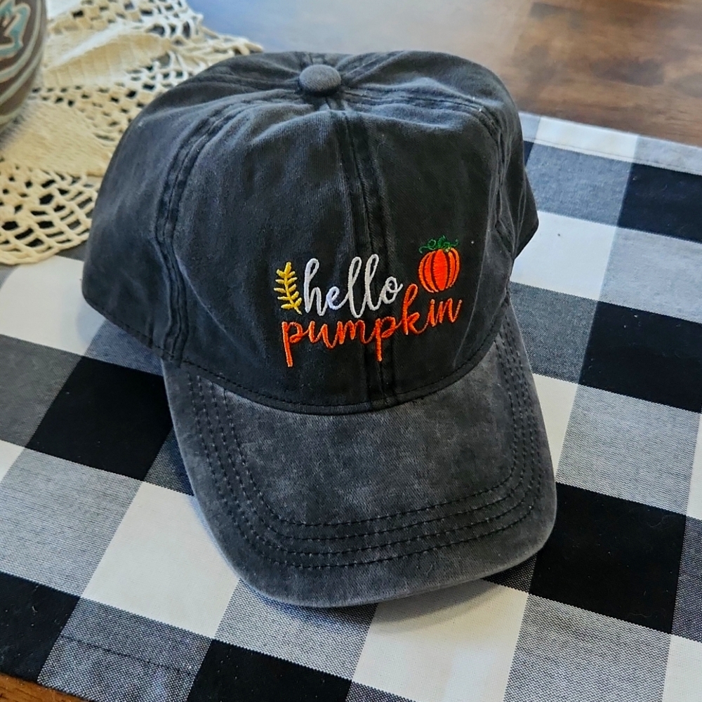 HELLO PUMPKIN CAP